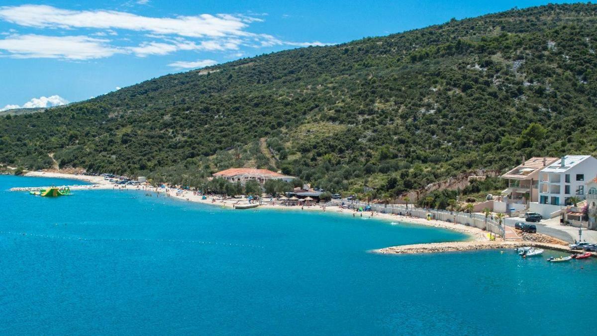 Apartman Petra Gustirna Εξωτερικό φωτογραφία