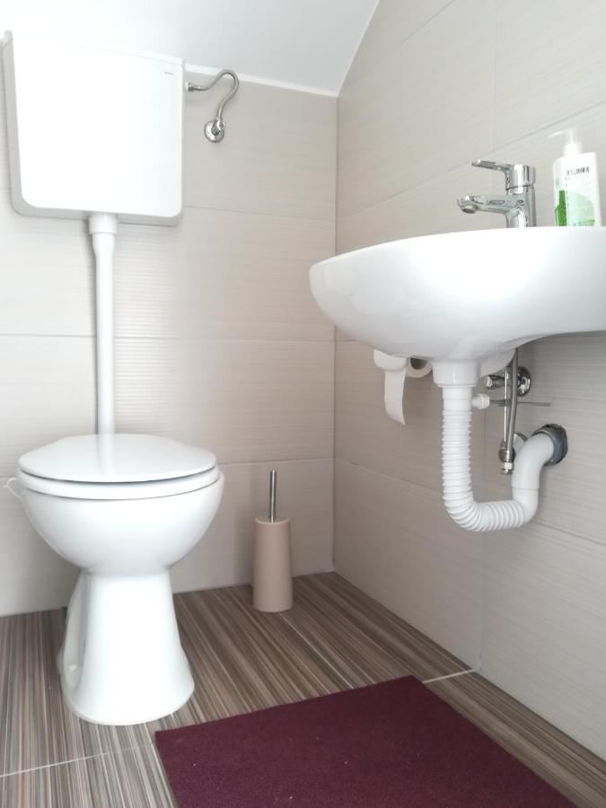 Apartman Petra Gustirna Εξωτερικό φωτογραφία